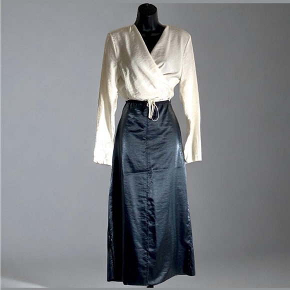 Zara Dresses & Skirts - Zara Metallic Pencil Skirt Blogger Favorite Size M